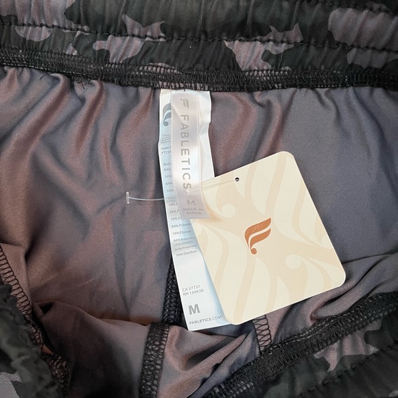 Fabletics High-Waisted Performance Jogger Camo Charcoal NWT - Picture 7 of 12
